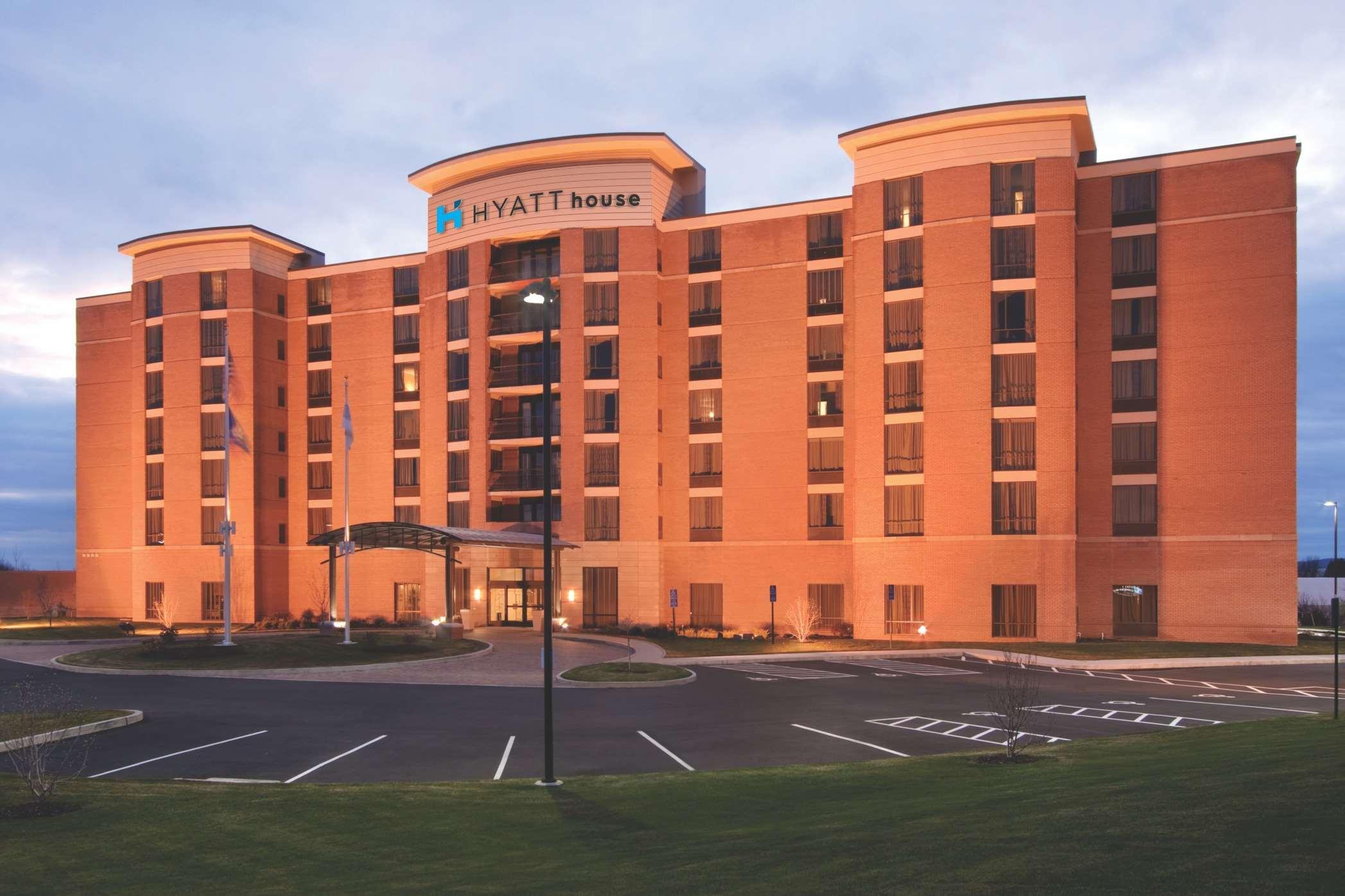 Hyatt House Hartford North/Windsor Hotel Exterior photo